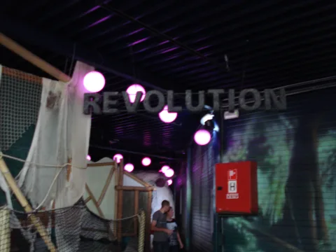 Foto 2 av Revolution