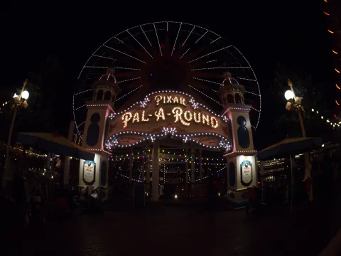 Foto 2 van Pixar Pal-A-Round – Non-Swinging