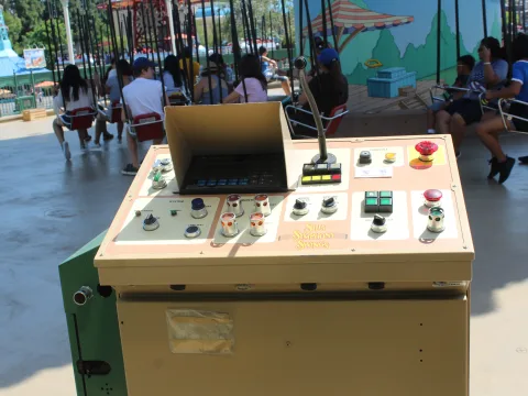 Foto 2 von Silly Symphony Swings