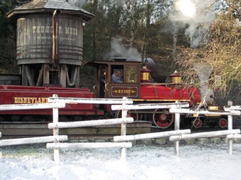 Foto 3 av Disneyland Railroad Frontierland Depot