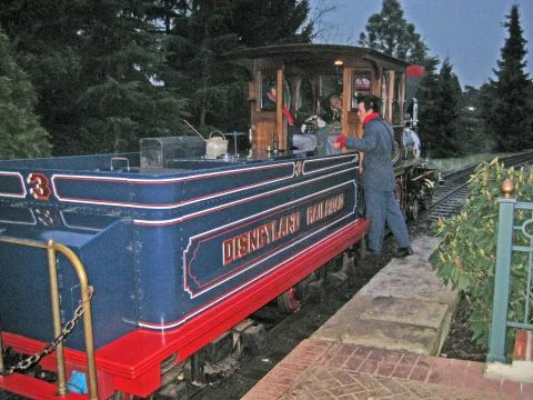 Foto 2 av Disneyland Railroad Frontierland Depot