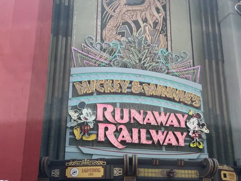 Foto 2 av Mickey & Minnie's Runaway Railway