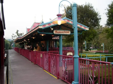 Foto 2 van Hong Kong Disneyland Railroad – Fantasyland Station