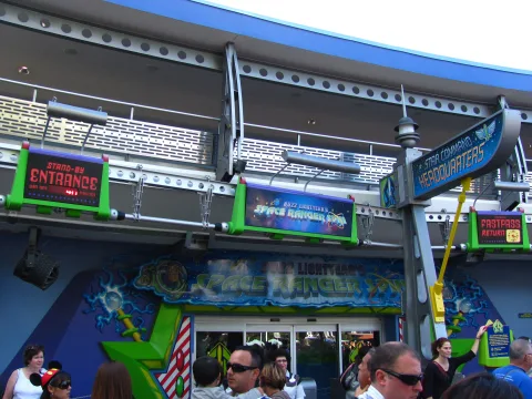Zdjęcie 2 autorstwa Buzz Lightyear’s Space Ranger Spin