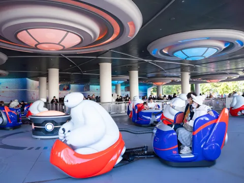 Foto 2 von The Happy Ride with Baymax
