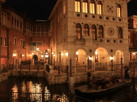Photo 2 de Venetian Gondolas