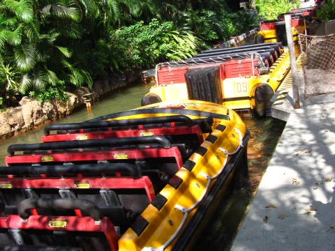 Foto 3 av Jurassic Park River Adventure