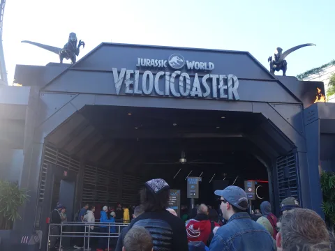 Foto 2 av Jurassic World VelociCoaster