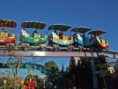 Zdjęcie 2 autorstwa The High in the Sky Seuss Trolley Train Ride!™