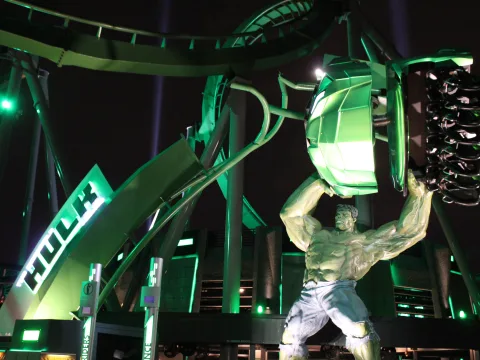 Foto 2 av The Incredible Hulk Coaster®