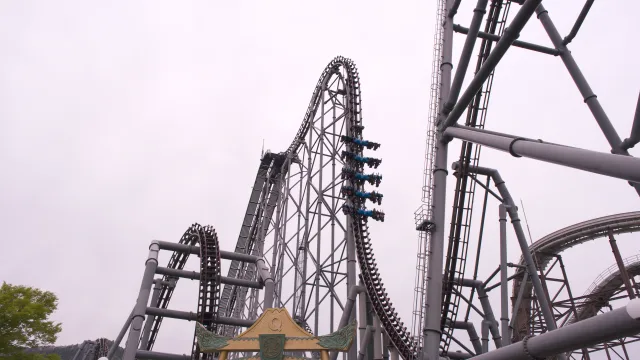 Eejanaika - 4th Dimension Hypercoaster