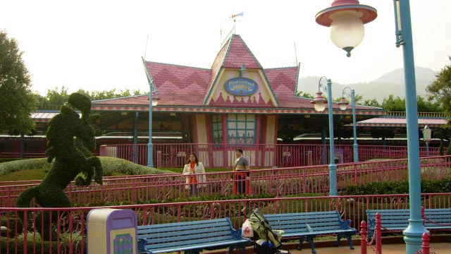 Hong Kong Disneyland Railroad – Fantasyland Station