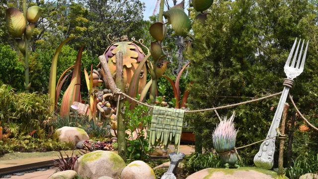 Fairy Tinker Bell's Busy Buggies