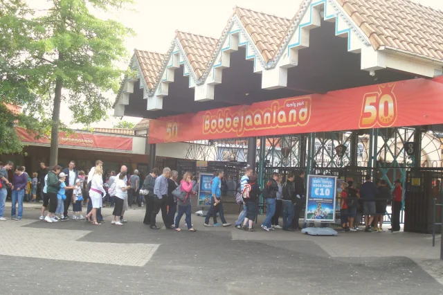 Wachttijden Bobbejaanland en Disneyland Paris: bijna gelijk!