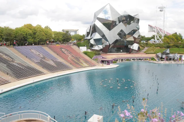 Futuroscope: open on paper, empty in every wait-time app
