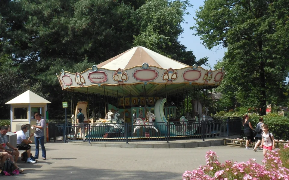 Foto 1 av Carrousel