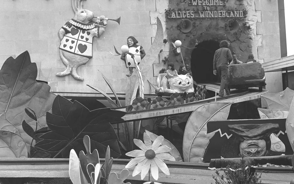 Photo 1 de Alice in Wonderland