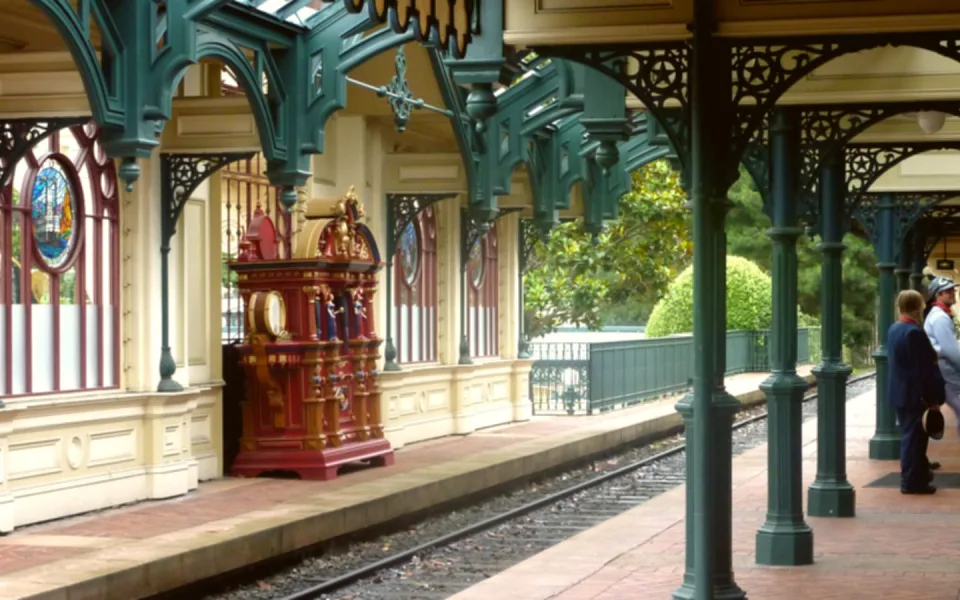 Foto 1 de Disneyland Railroad Main Street Station