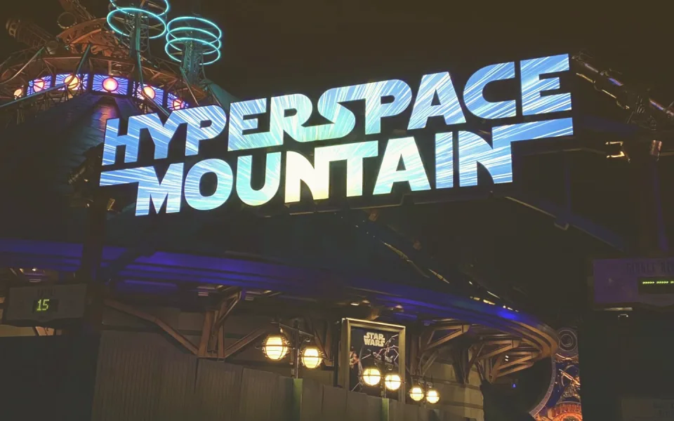 Foto 1 von Star Wars Hyperspace Mountain