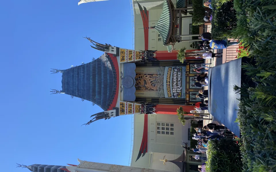 Foto 1 av Mickey & Minnie's Runaway Railway