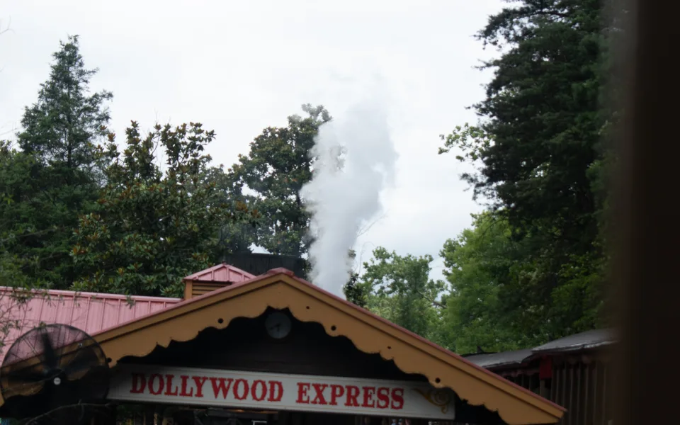 Photo 1 de Dollywood Express Train Depot