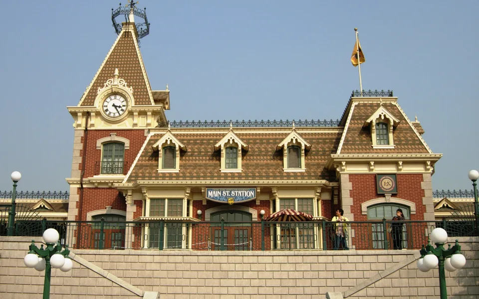 Foto 1 van Hong Kong Disneyland Railroad - Main Street Station