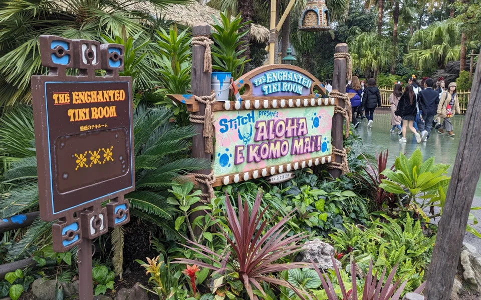 Foto 1 de The Enchanted Tiki Room: Stitch Presents “Aloha E Komo Mai!”