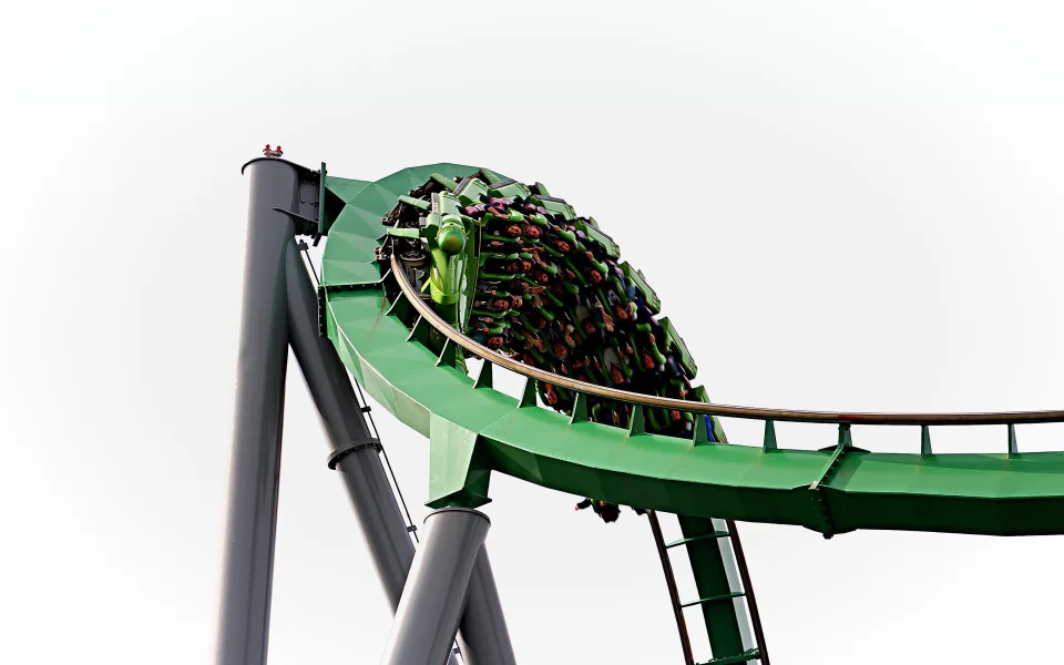 Foto 1 av The Incredible Hulk Coaster®